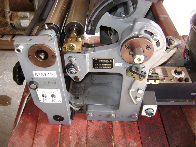 Offset Printability Tester Printing Press - This lab press is designed to distribute printing ink evenly between two rollers and then transfer the ink film onto the test paper under pressure. There are two distributor rollers, a steel roller (rider) that oscillates 15msn/rev. Max speed 75RPM.